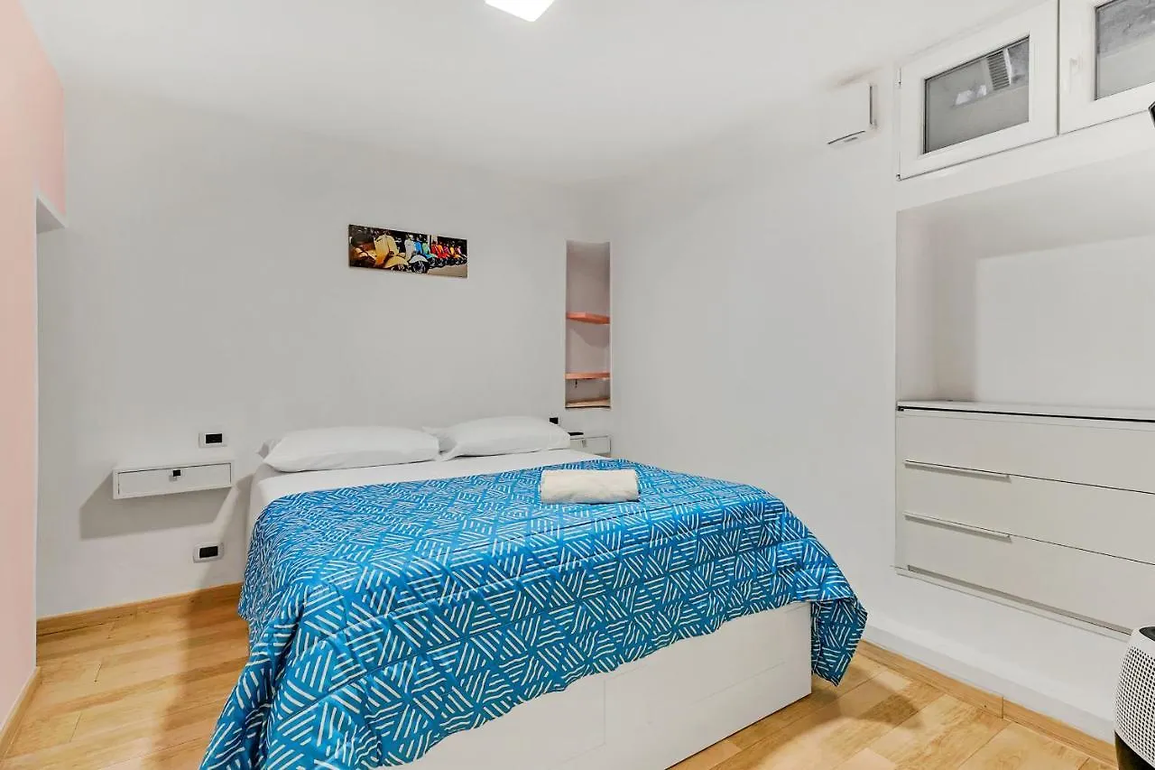 Stazione Centrale Ampio Loft Di Lusso Su 2 Livelli Milan 0*,  Italy
